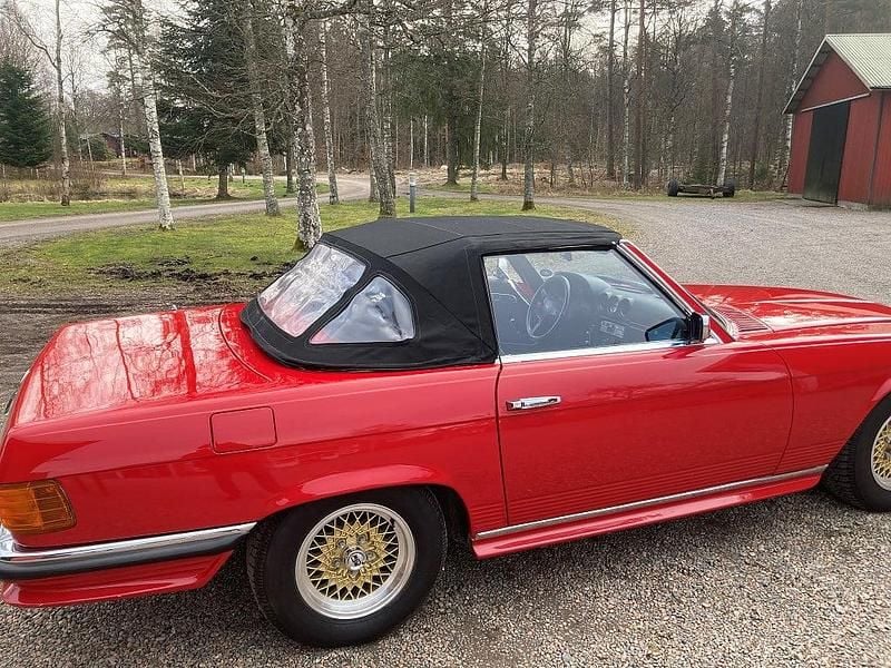 Begagnad Mercedes SL350 200 HK (147 kW) 1972 Röd Cab