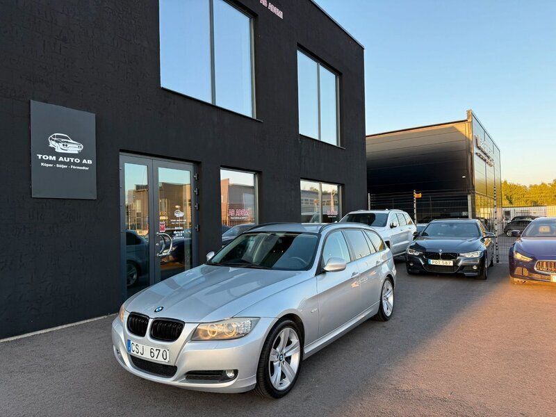 Silver Begagnad 2010 BMW 320 Comfort Edition Kombi | 70 000 kr (Marknadspris) - Bild 1/4