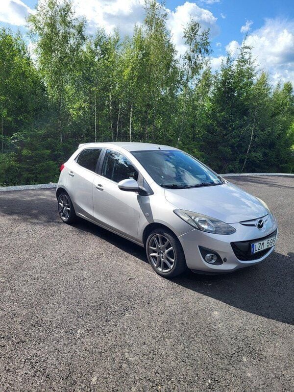Grå Begagnad 2012 Mazda 2 Halvkombi | 47 000 kr (Bra pris) - Bild 1/4