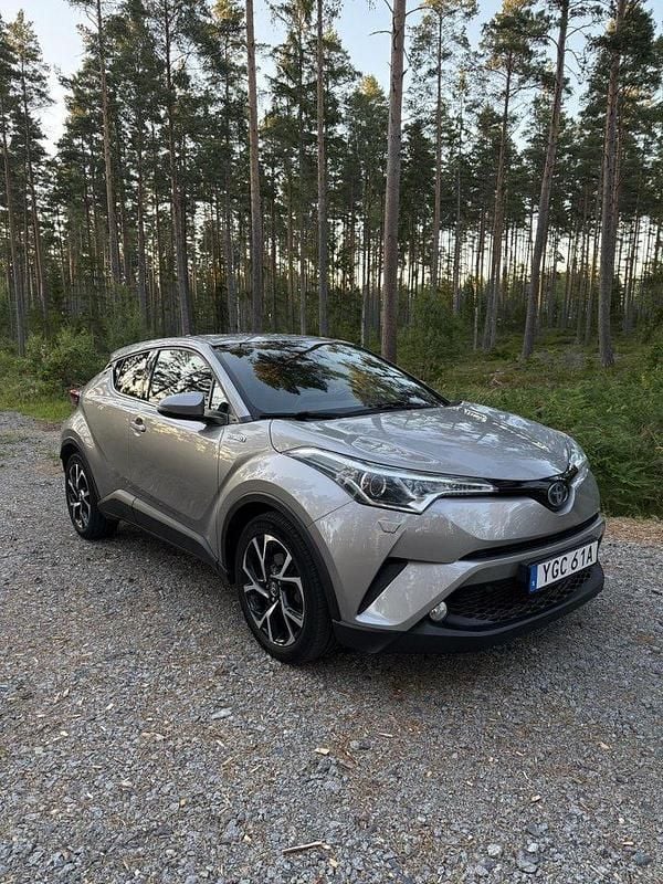 Grå Begagnad 2019 Toyota C-HR Edition SUV | 216 000 kr (Marknadspris) - Bild 1/4