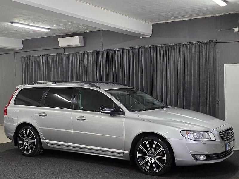 Silver Begagnad 2015 Volvo V70 Momentum Kombi | 119 900 kr (Bra pris) - Bild 1/4