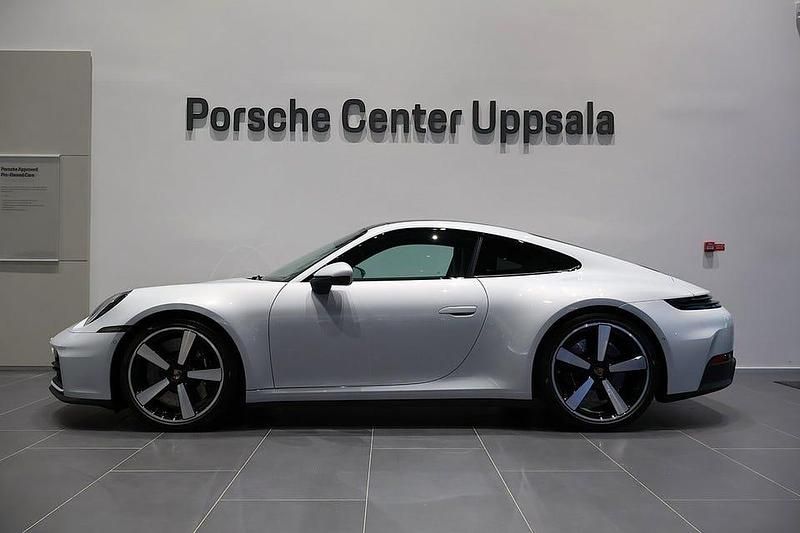 Begagnad Porsche 911 Carrera S 480 HK (353 kW) 2025 Ljusgrå Sportkupé