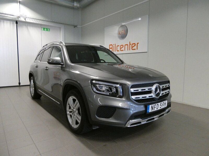 Mörkgrå Begagnad 2022 Mercedes GLB200 SUV | 389 900 kr (Marknadspris) - Bild 1/3