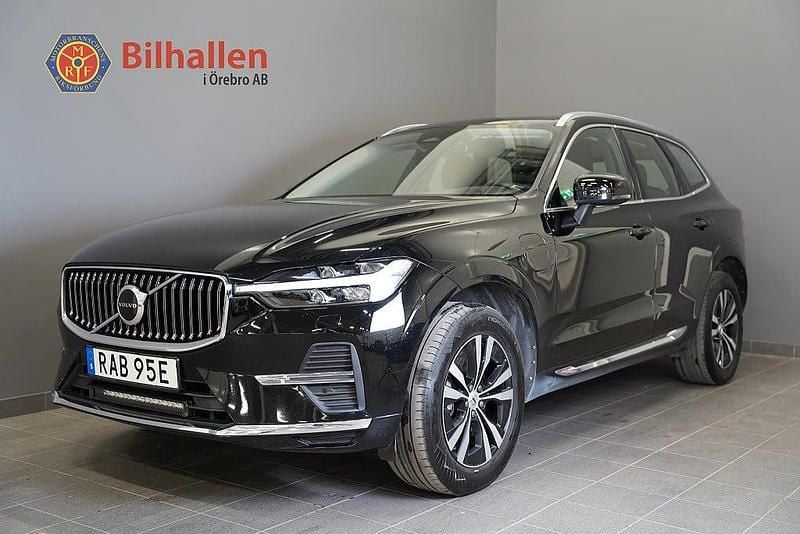 Svart Begagnad 2022 Volvo XC60 Core SUV | 379 000 kr (Superpris) - Bild 1/4