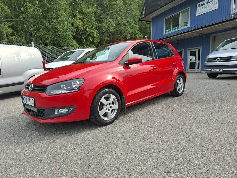 Röd Begagnad 2010 VW Polo Halvkombi | 39 900 kr (Bra pris) - Bild 1/4