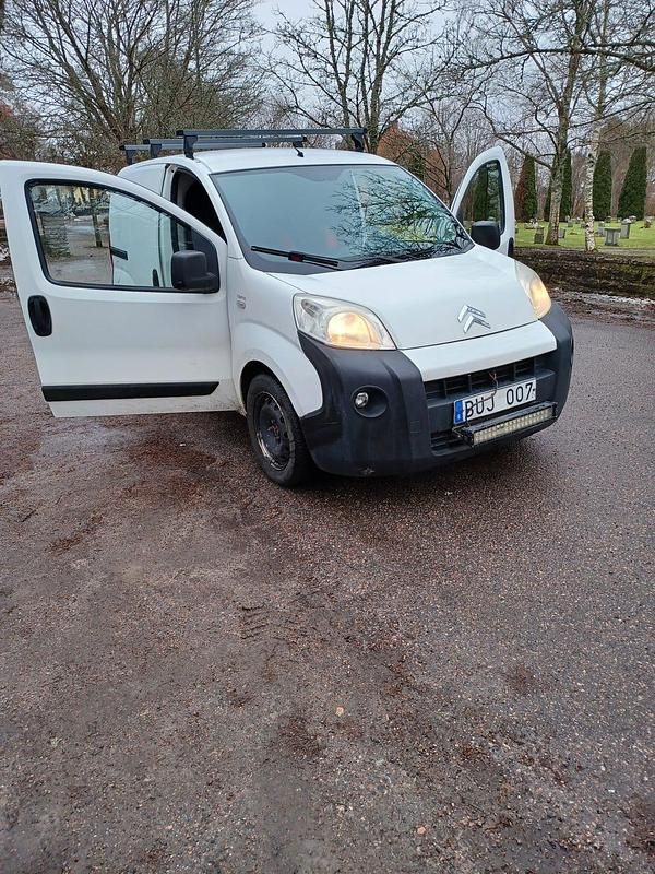 Begagnad Citroën Nemo 75 HK (55 kW) 2012 Minibuss