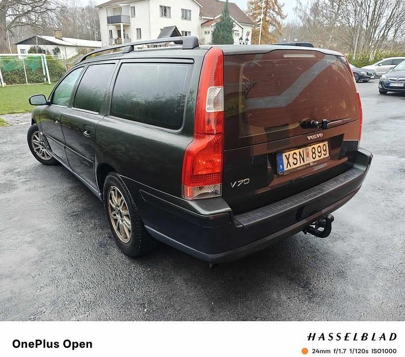 Begagnad Volvo V70 Kinetic 140 HK (102 kW) 2007 Mörkgrön (grön) Kombi