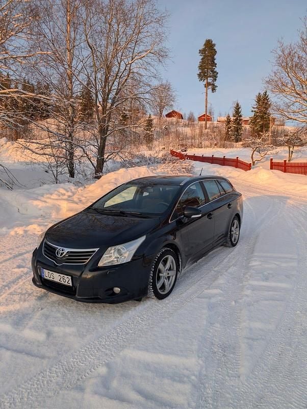 Begagnad 2011 Toyota Avensis Kombi | 37 000 kr (Marknadspris) - Bild 1/4
