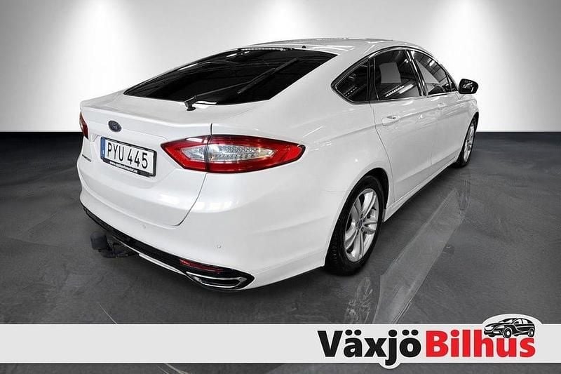 Begagnad Ford Mondeo Titanium 180 HK (132 kW) 2015 Vit Halvkombi