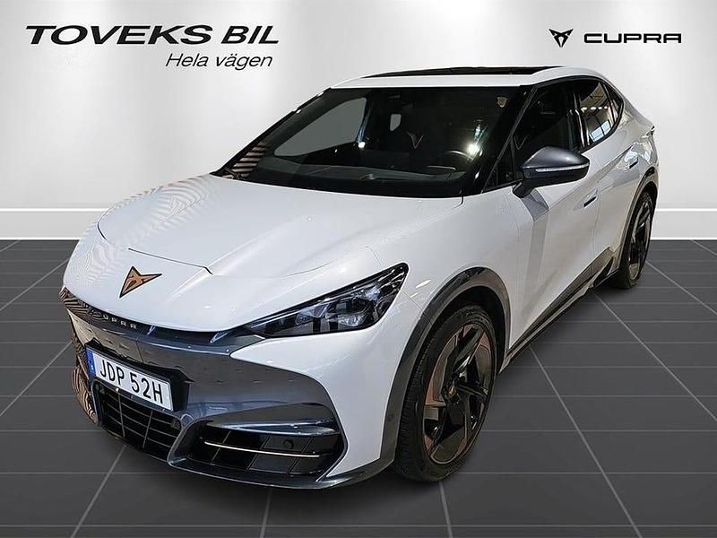 Silver (white silver metallic) Begagnad 2024 Cupra Tavascan VZ SUV | 538 700 kr (Marknadspris) - Bild 1/4
