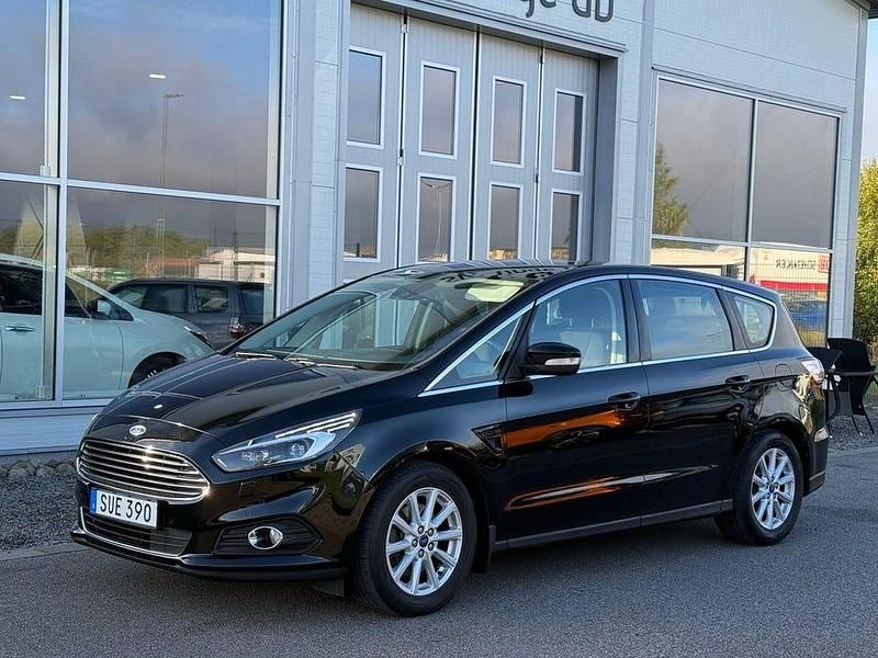 Svart Begagnad 2016 Ford S-MAX Titanium Minibuss | 139 800 kr (Marknadspris) - Bild 1/4