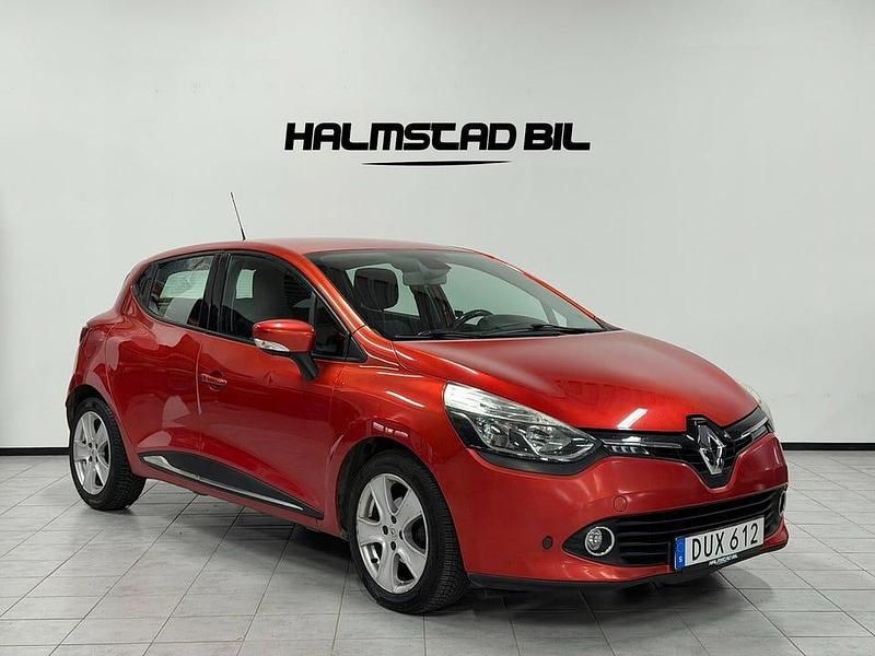 Röd Begagnad 2014 Renault Clio IV Halvkombi | 74 500 kr (Marknadspris) - Bild 1/4