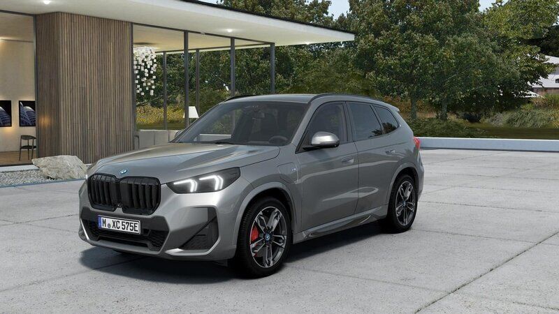 Grå/silver Begagnad 2024 BMW X1 Comfort Edition SUV | 679 500 kr - Bild 1/4