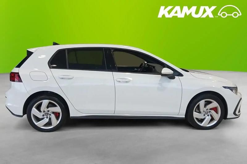 Begagnad VW Golf VIII GTE 150 HK (110 kW) 2021 Vit Halvkombi
