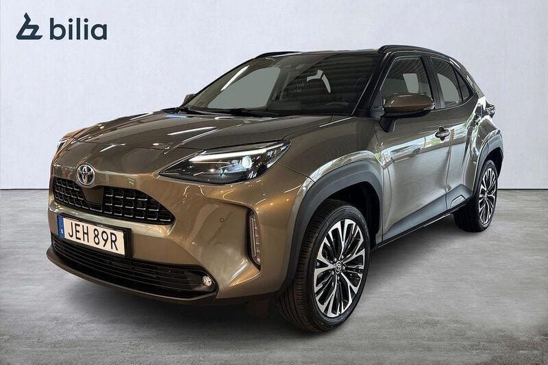 Grön Begagnad 2023 Toyota Yaris Cross Style SUV | 309 900 kr (Lite dyr) - Bild 1/4