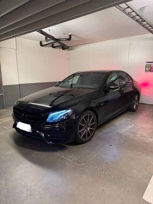 Svart Begagnad 2020 Mercedes E220 AMG line Sedan | 359 000 kr (Bra pris) - Bild 1/4