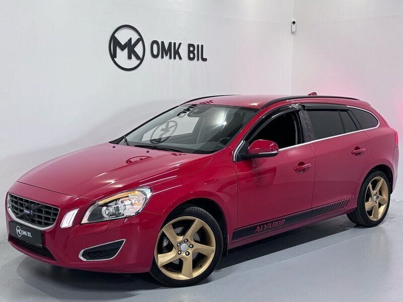 Röd Begagnad 2011 Volvo V60 Momentum Kombi | 59 900 kr (Marknadspris) - Bild 1/4