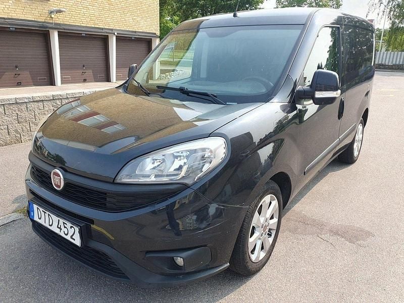 Svart Begagnad 2016 Fiat Doblò Minibuss | 37 000 kr (Superpris) - Bild 1/4