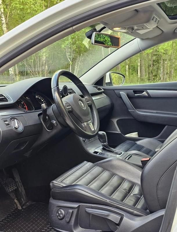 Begagnad VW Passat R-line 160 HK (117 kW) 2014