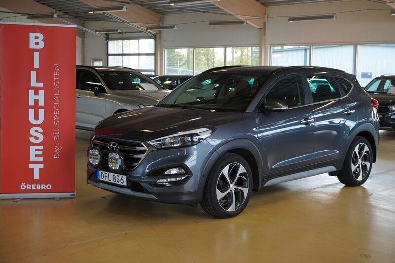 Mörkgrå Begagnad 2017 Hyundai Tucson Premium SUV | 219 000 kr (Marknadspris) - Bild 1/4