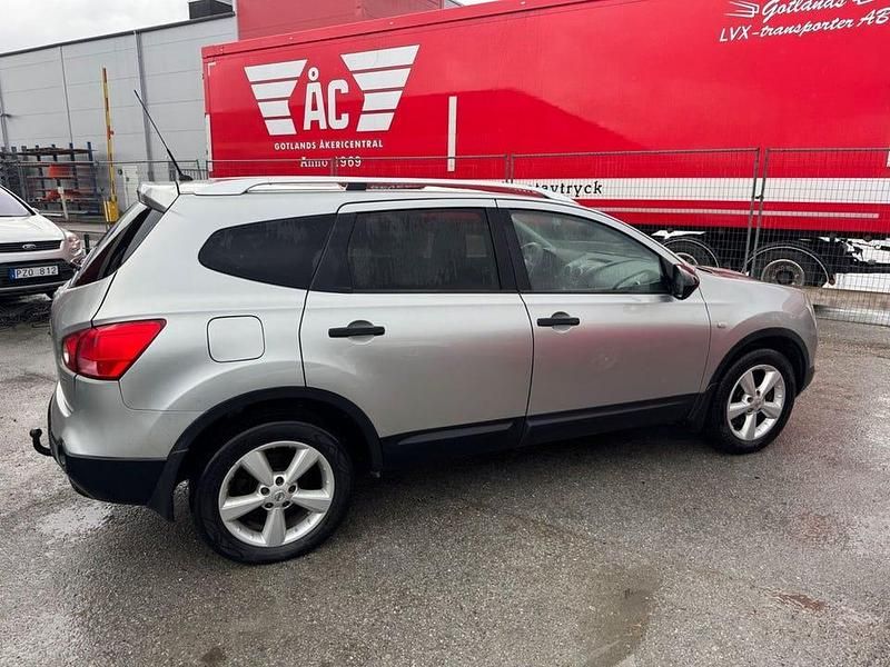 Begagnad Nissan Qashqai +2 150 HK (110 kW) 2010 Silver (silvermetallic) SUV