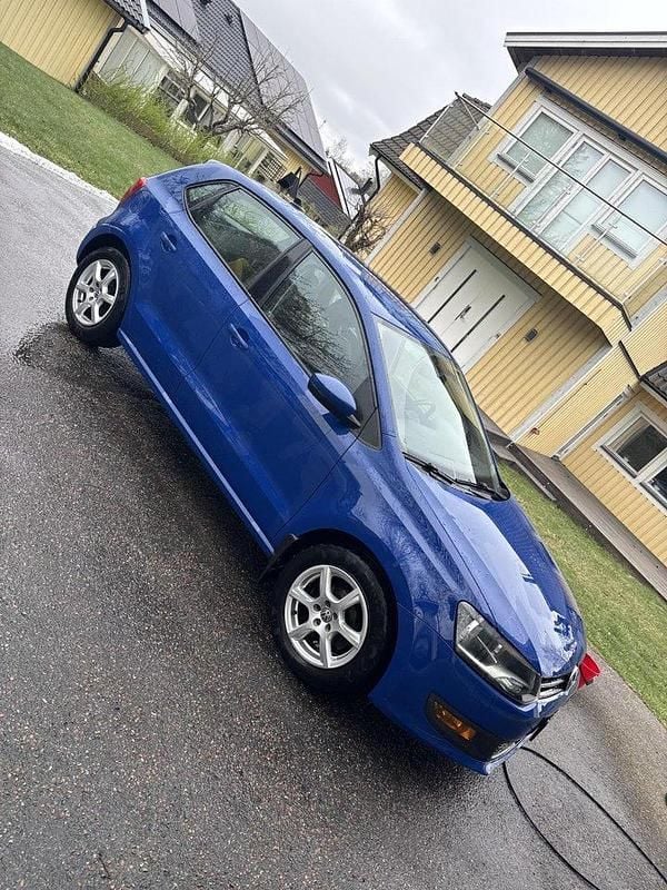 Blå Begagnad 2013 VW Polo Halvkombi | 59 000 kr (Marknadspris) - Bild 1/2