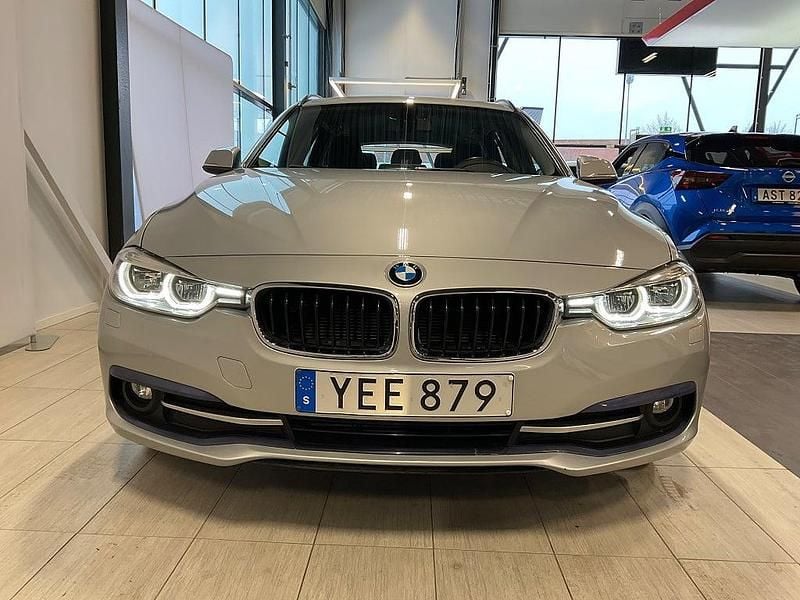 Begagnad BMW 318 Sport Line 150 HK (110 kW) 2016 Silver Kombi