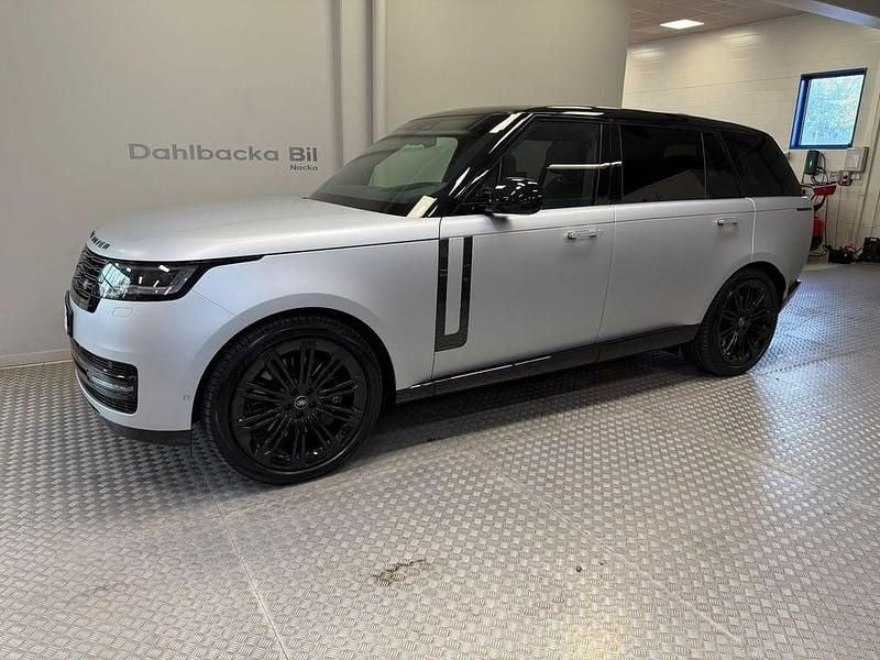 Grå Begagnad 2023 Land Rover Range Rover Autobiography SUV | 1 899 000 kr - Bild 1/4