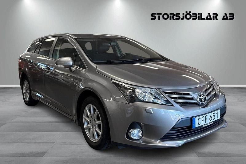 Brun Begagnad 2014 Toyota Avensis Edition Kombi | 149 000 kr (Lite dyr) - Bild 1/4