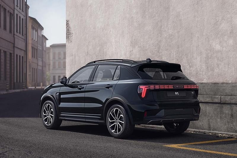 Ny Lynk & Co 01 283 HK (208 kW) 2025 Svart SUV