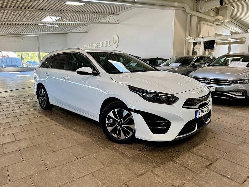 Vit Begagnad 2021 Kia Ceed Sportswagon Advance Kombi | 209 000 kr (Bra pris) - Bild 1/4