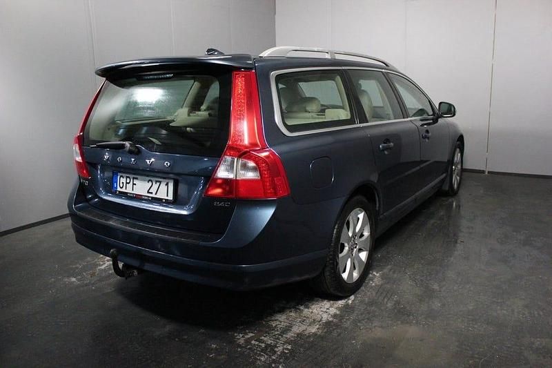 Begagnad Volvo V70 Summum 163 HK (119 kW) 2008 Blå Kombi