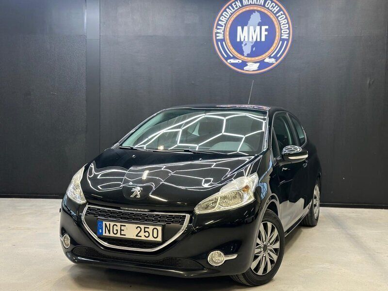 Svart Begagnad 2012 Peugeot 208 Halvkombi | 54 800 kr (Lite dyr) - Bild 1/4