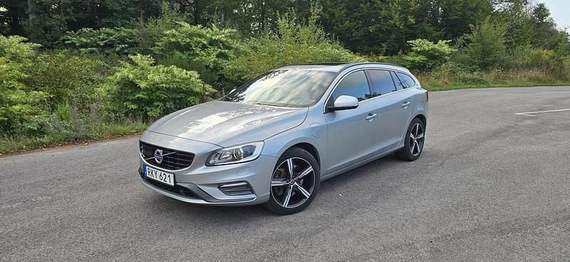 Silver Begagnad 2018 Volvo V60 R-Design Kombi | 195 000 kr (Superpris) - Bild 1/4