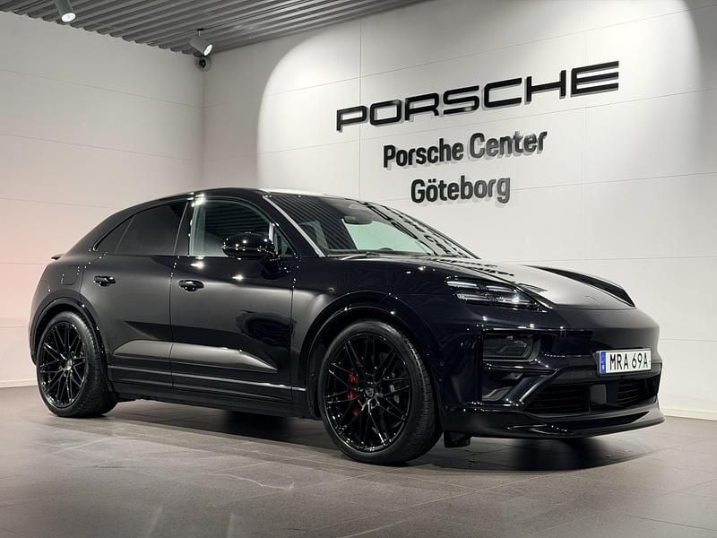 Begagnad Porsche Macan Turbo 469 kW (639 HK) 2024 Svart SUV