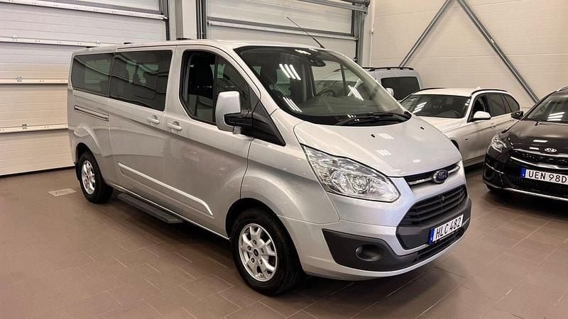 Grå (gråmetallic) Begagnad 2014 Ford Tourneo Custom Minibuss | 159 900 kr (Bra pris) - Bild 1/4