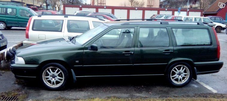 https://images.autouncle.com/se/car_images/224d90bc-dd46-4a8f-a1d1-f238252d7844_volvo-v70-99-27000-mil-automat-99.jpg