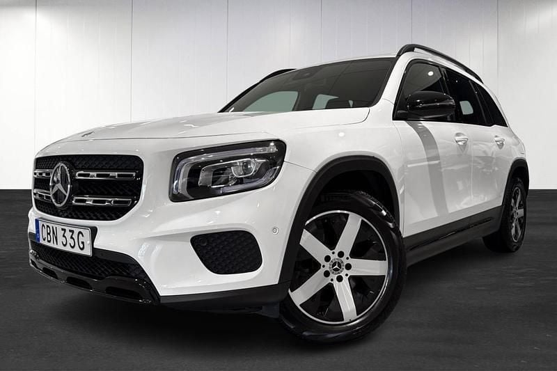 Vit (white) Begagnad 2021 Mercedes GLB200 SUV | 399 900 kr (Marknadspris) - Bild 1/4
