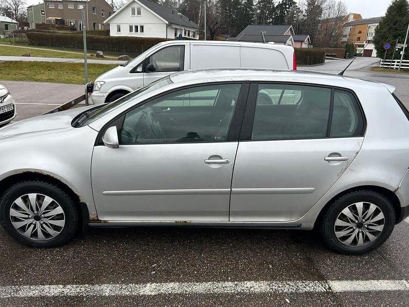 Begagnad 2007 VW Golf V Halvkombi | 23 000 kr (Marknadspris) - Bild 1/4