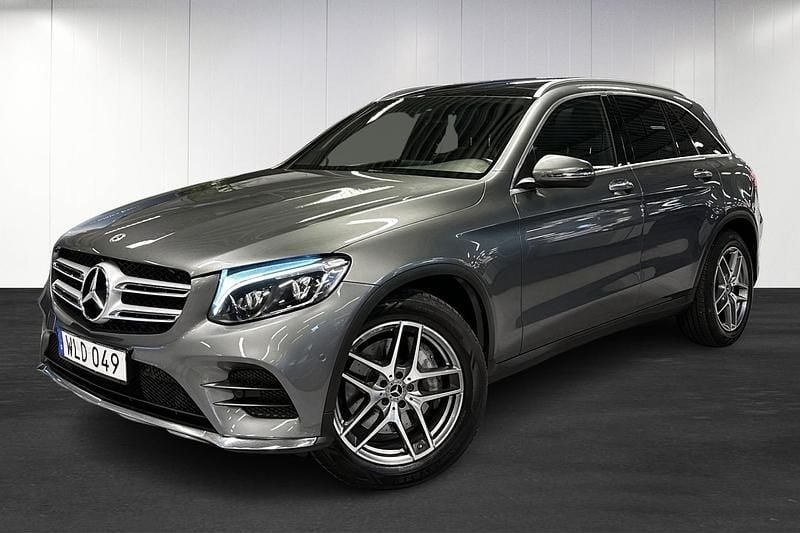 Grå (grey) Begagnad 2018 Mercedes GLC220 AMG line SUV | 319 900 kr (Marknadspris) - Bild 1/4
