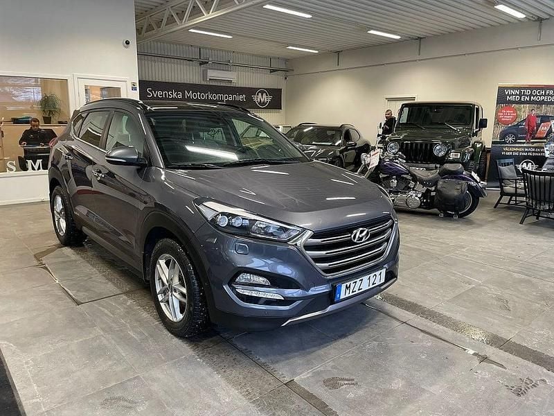 Grå Begagnad 2016 Hyundai Tucson SUV | 174 900 kr (Marknadspris) - Bild 1/4