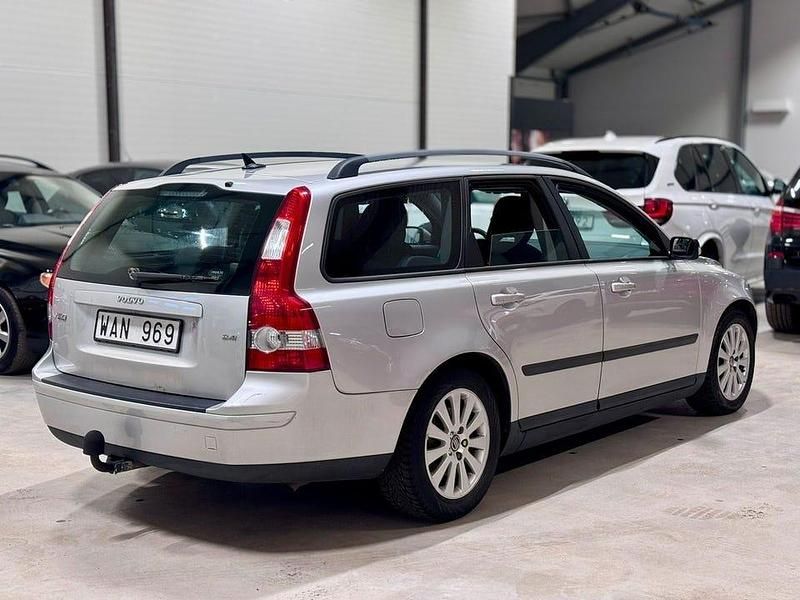 Begagnad Volvo V50 170 HK (125 kW) 2005 Ljusgrå (grå) Kombi