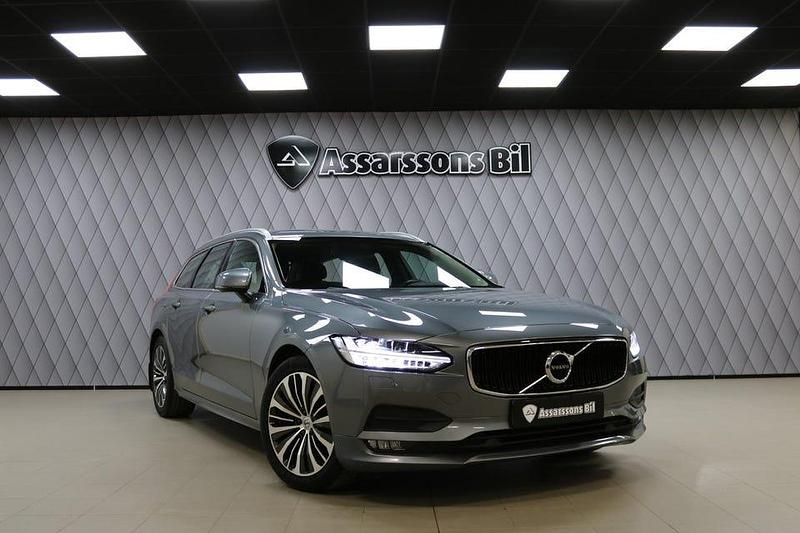 Grå Begagnad 2020 Volvo V90 Momentum Kombi | 249 900 kr (Marknadspris) - Bild 1/4