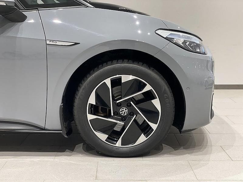 Begagnad VW ID.3 Pro Performance 150 kW (204 HK) 2023 Grå (moonstone grey black) Halvkombi