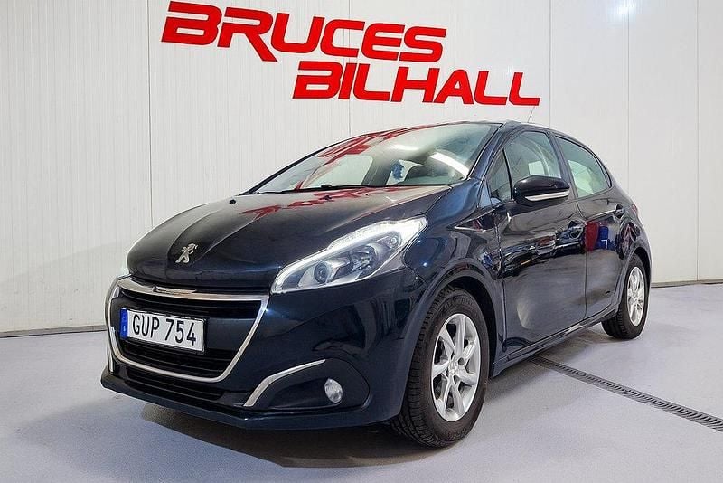 Svart Begagnad 2015 Peugeot 208 Halvkombi | 55 900 kr (Marknadspris) - Bild 1/4