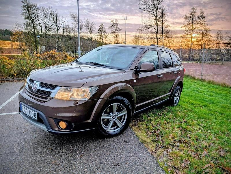 Brun Begagnad 2012 Fiat Freemont SUV | 69 900 kr (Marknadspris) - Bild 1/4