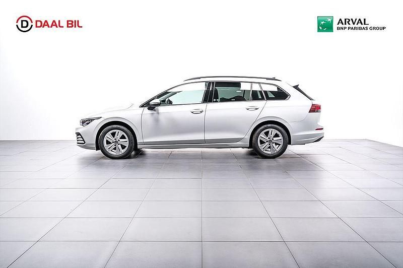 Vit Begagnad 2022 VW Golf VIII Kombi | 209 700 kr (Superpris) - Bild 1/4