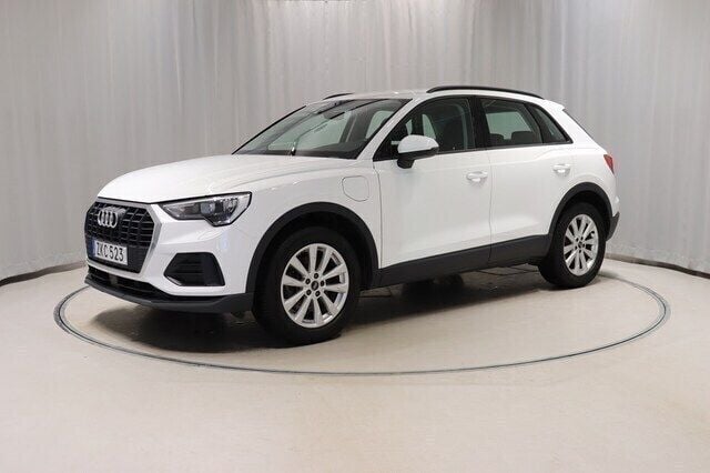 Ibisvit Begagnad 2021 Audi Q3 Proline SUV | 319 800 kr (Marknadspris) - Bild 1/4