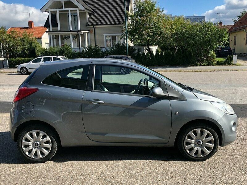 Begagnad Ford Ka 70 HK (51 kW) 2009 Grå Halvkombi
