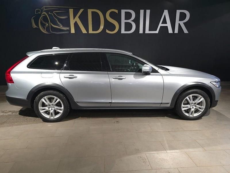 Begagnad Volvo V90 CC Momentum 200 HK (147 kW) 2017 Silver Kombi